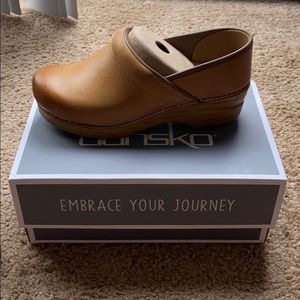 Dansko Clogs ( Distressed Honey )